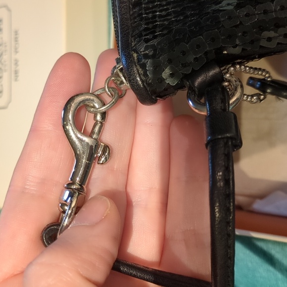 Mini Couch Wristlet - Picture 3 of 4